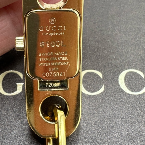 GUCCI Petite White Dial S-Steel Women's Watch Paper Clip Design - Picture 9 of 9